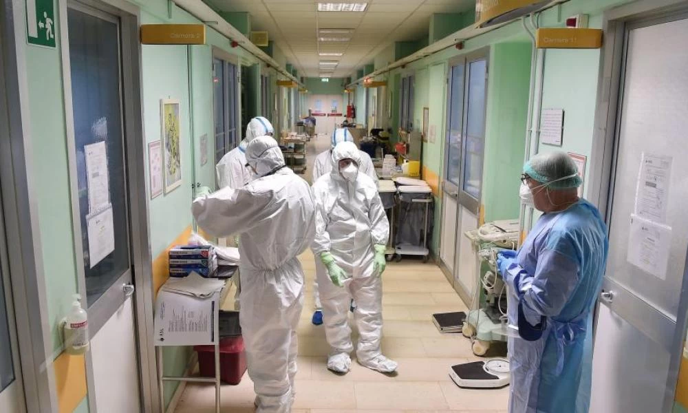 Η επιτροπή των λοιμωξιολόγων εξετάζει τον Ασπρόπυργο για ολικό lockdown